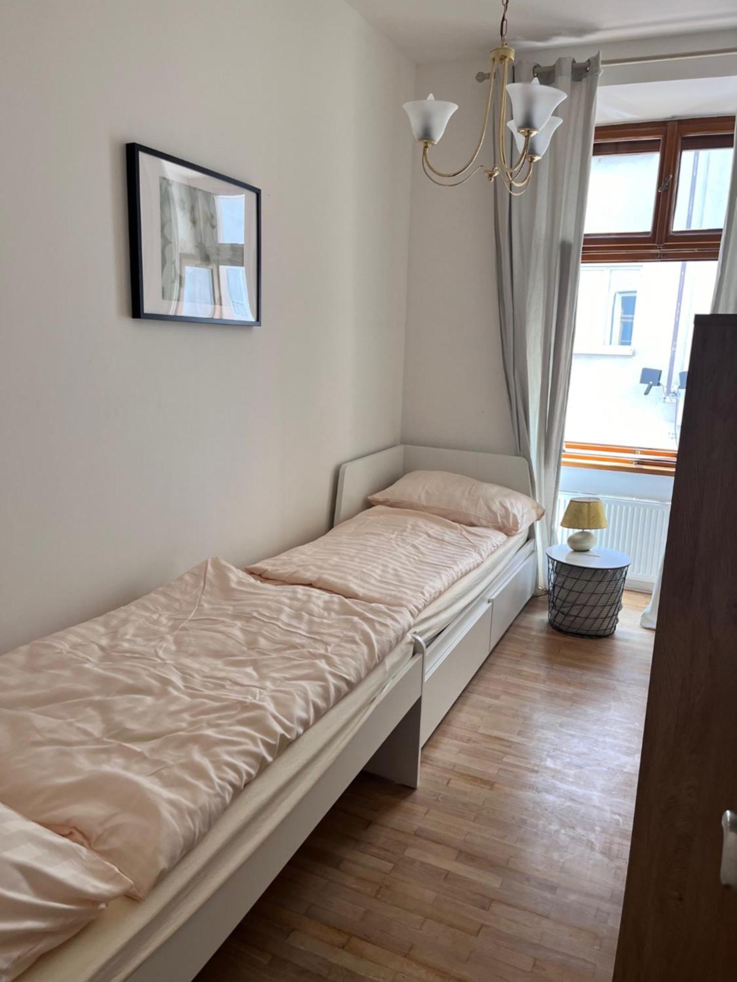 New City Centre Garden Apartment - Central Location Praha Bagian luar foto