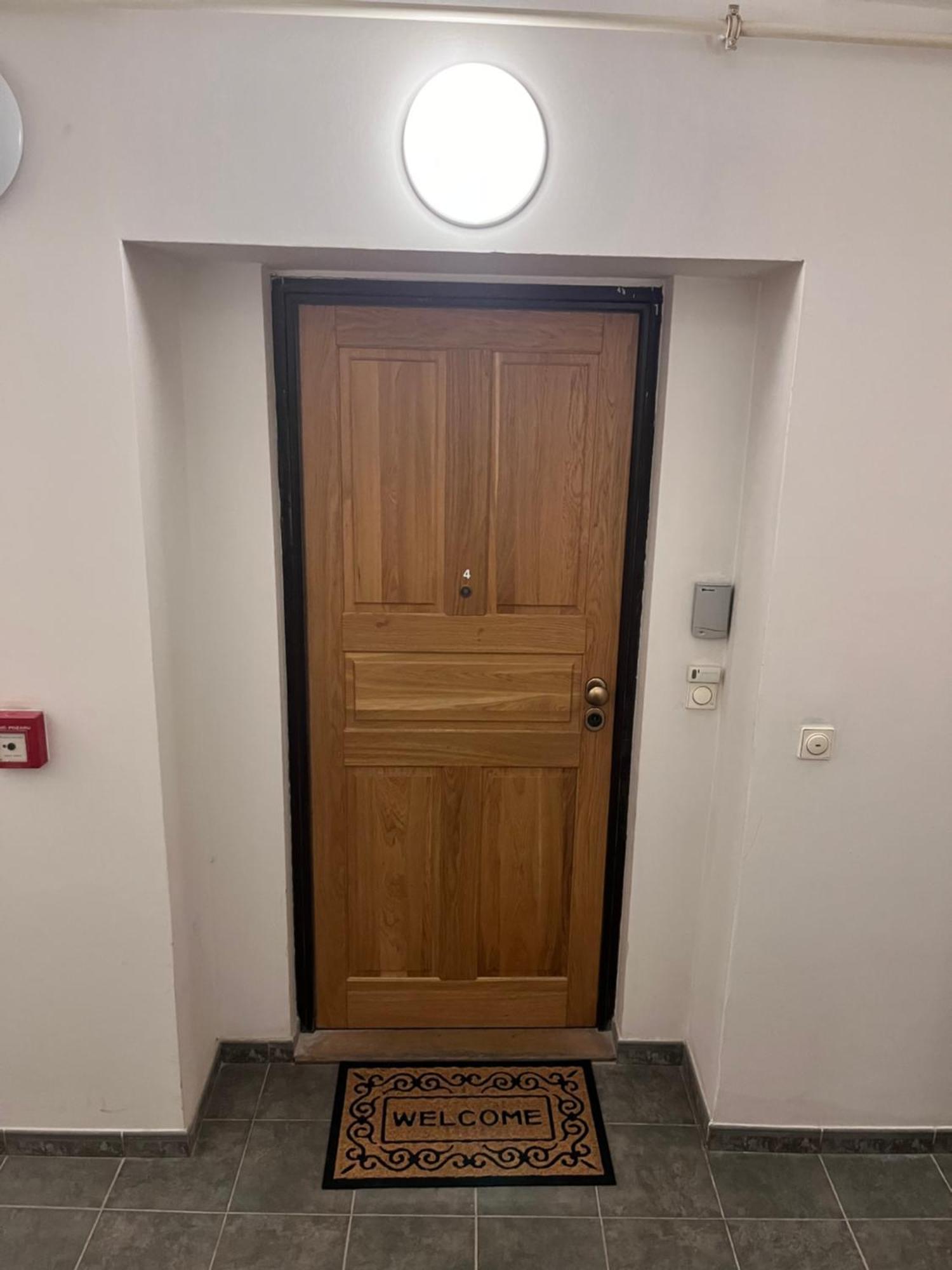 New City Centre Garden Apartment - Central Location Praha Bagian luar foto