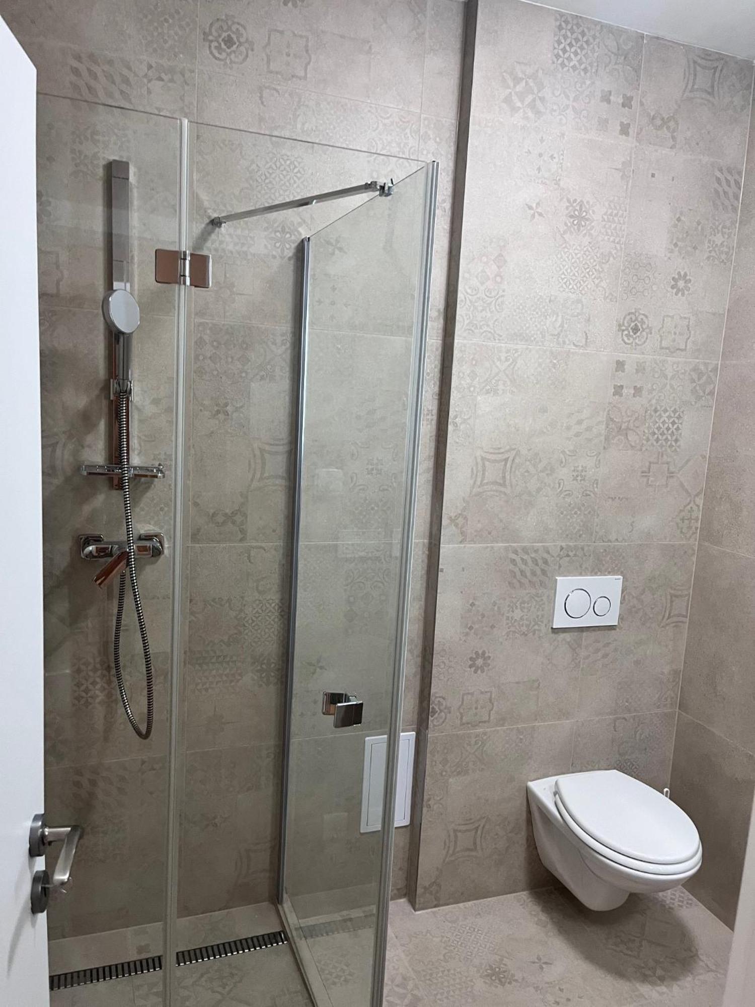 New City Centre Garden Apartment - Central Location Praha Bagian luar foto