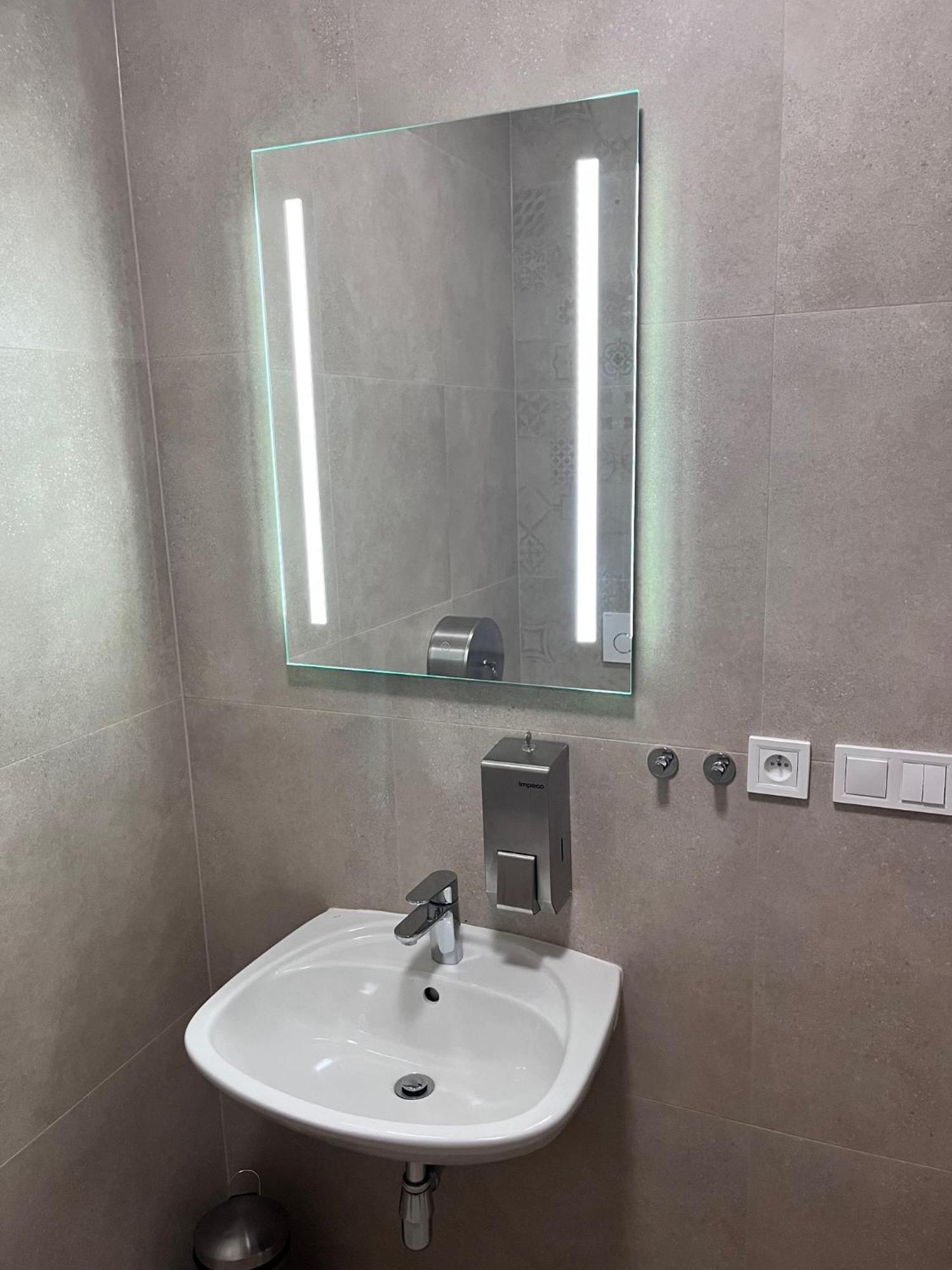 New City Centre Garden Apartment - Central Location Praha Bagian luar foto