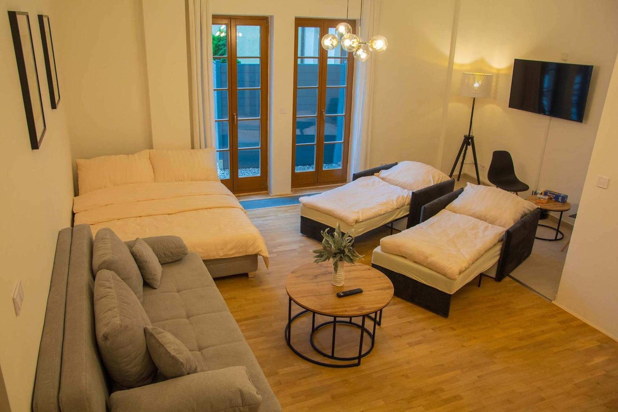 New City Centre Garden Apartment - Central Location Praha Bagian luar foto