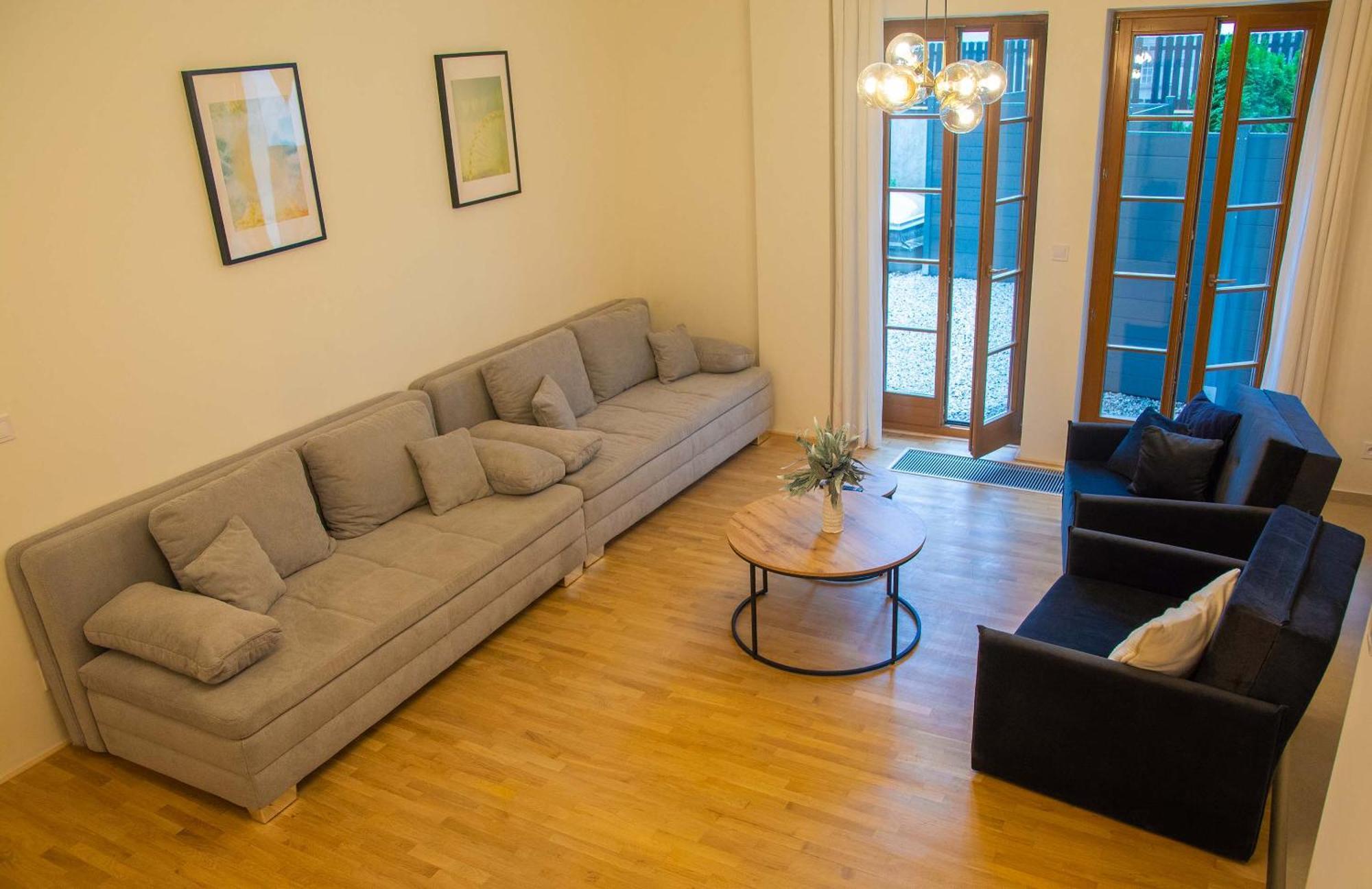 New City Centre Garden Apartment - Central Location Praha Bagian luar foto