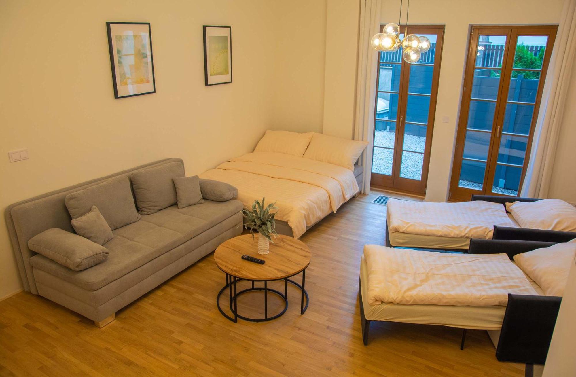 New City Centre Garden Apartment - Central Location Praha Bagian luar foto