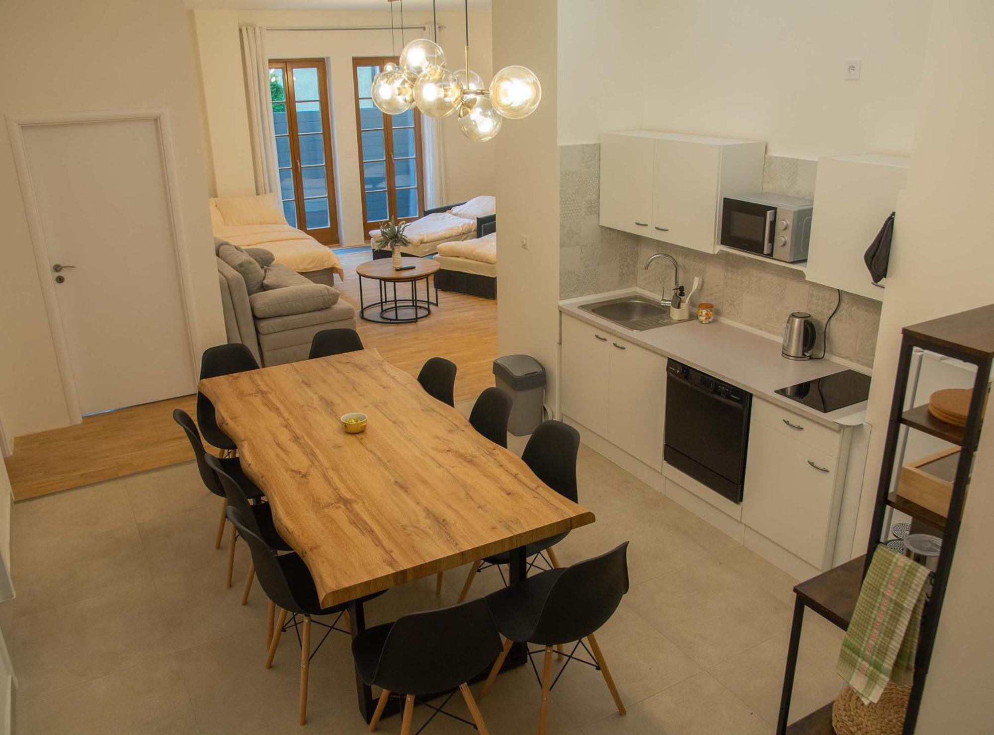 New City Centre Garden Apartment - Central Location Praha Bagian luar foto