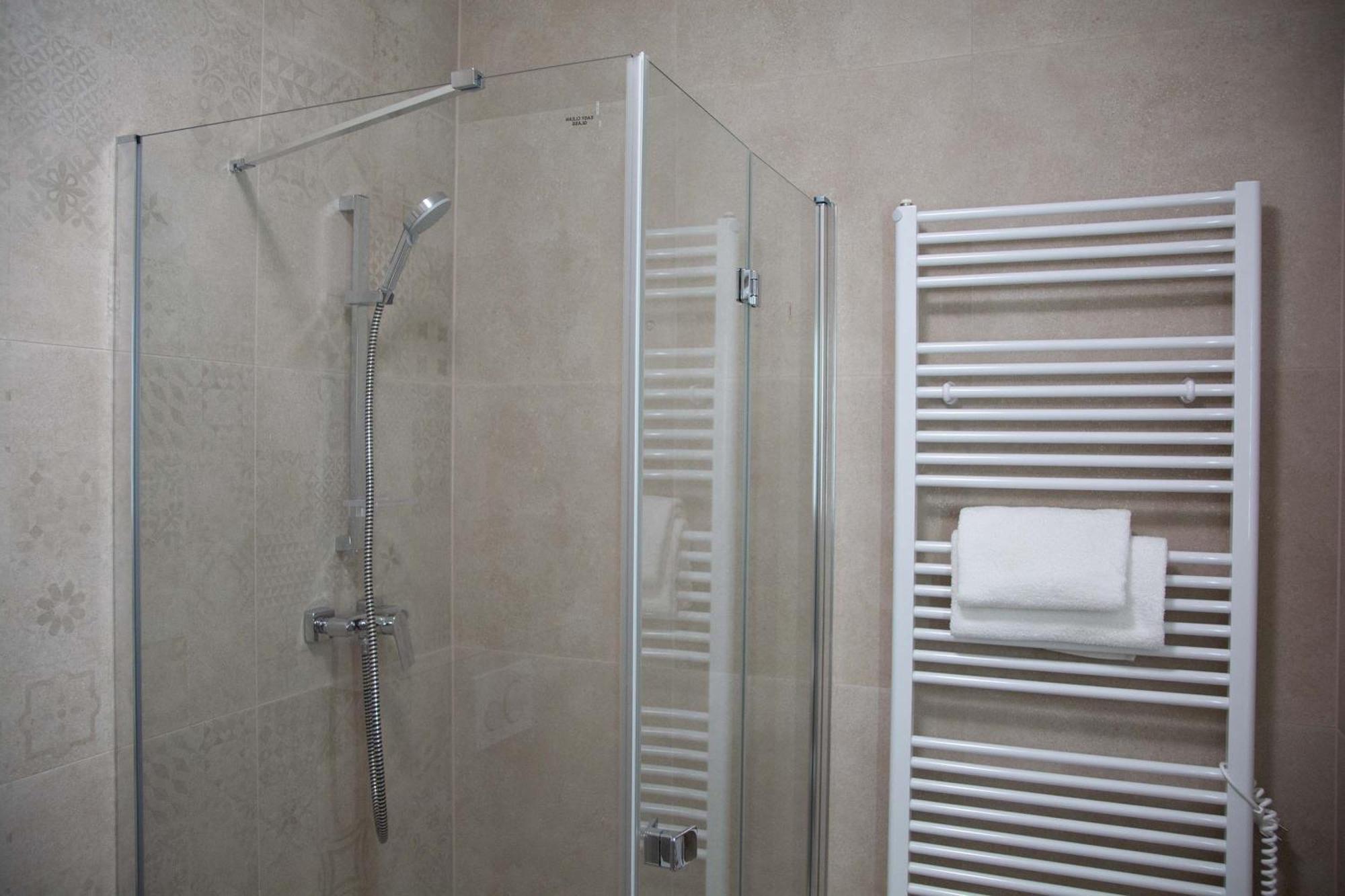 New City Centre Garden Apartment - Central Location Praha Bagian luar foto