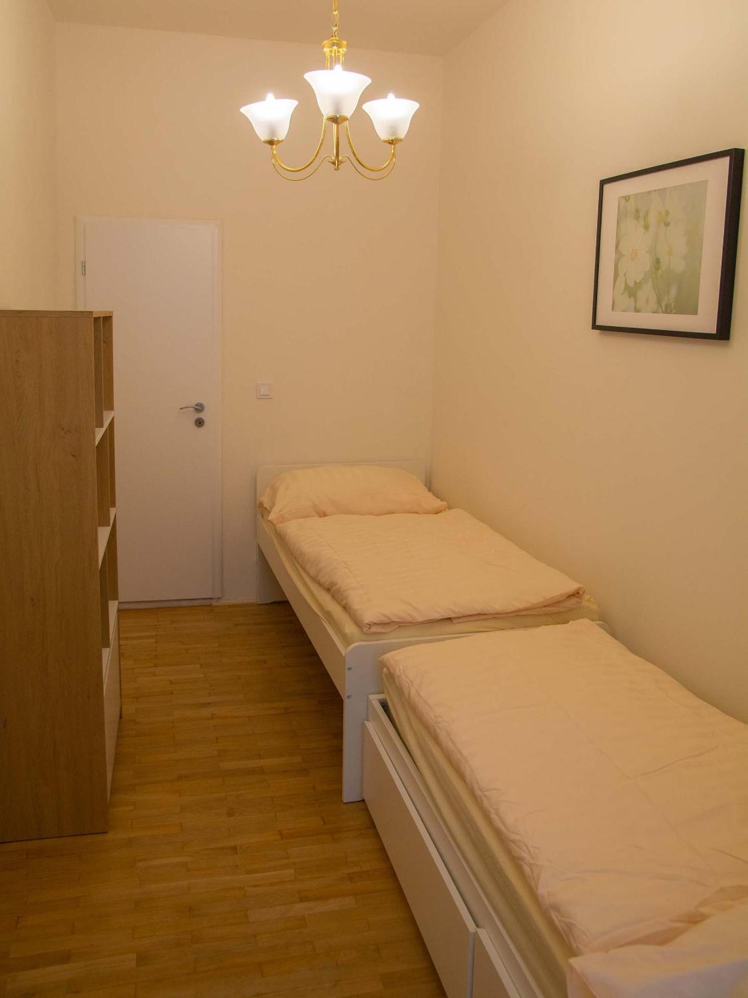 New City Centre Garden Apartment - Central Location Praha Bagian luar foto