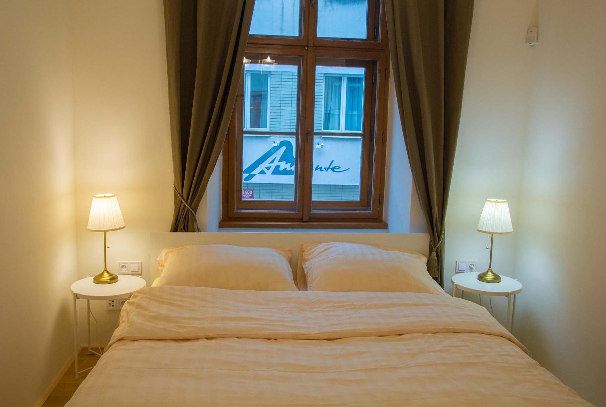 New City Centre Garden Apartment - Central Location Praha Bagian luar foto
