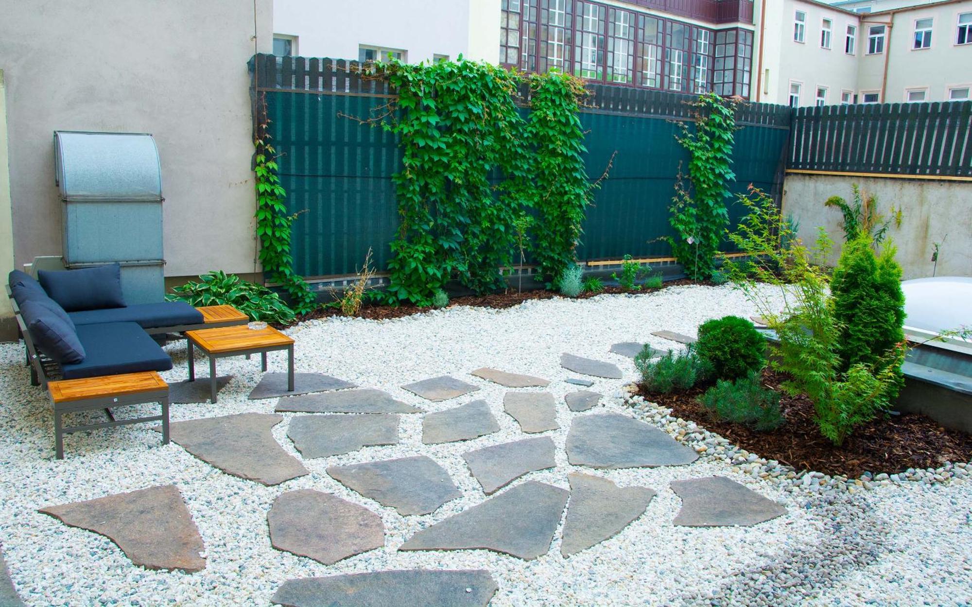 New City Centre Garden Apartment - Central Location Praha Bagian luar foto